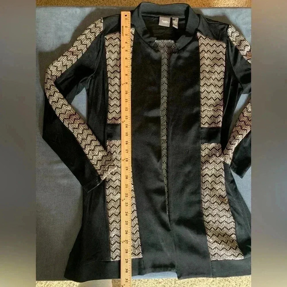 Woman’s Travels By Chicos Black and Gold Long Sleeve Classic Cardigan Size 1 - Picture 11 of 11